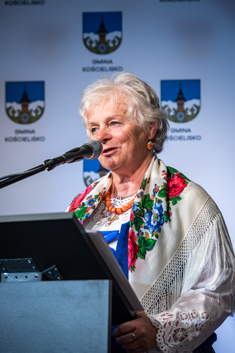 zdjęcie przedstawia  laureatkę Zofię Leśnik